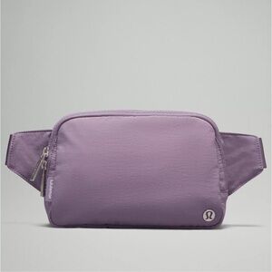 Like new! Lululemon Everywhere belt bag 2L
